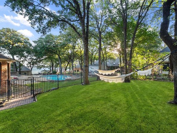 424  Windjammer Lane , Azle Texas 76020
