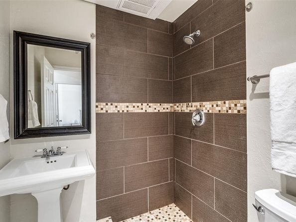 218 N Beacon Street  102, Dallas Texas 75214