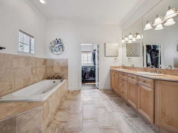 1012  Pavillion Street , Dallas Texas 75204