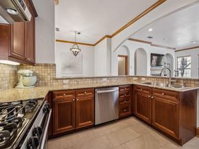 1012  Pavillion Street , Dallas Texas 75204