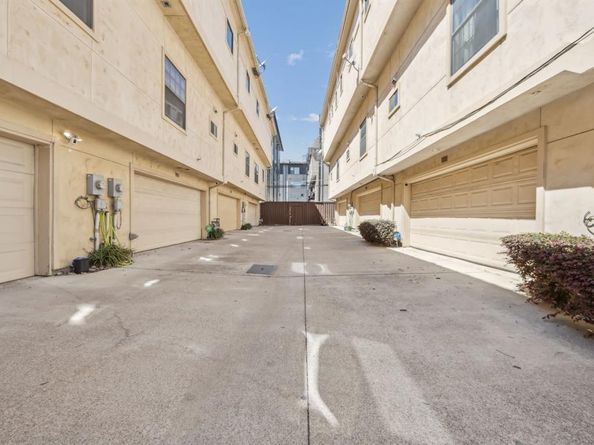 1012  Pavillion Street , Dallas Texas 75204