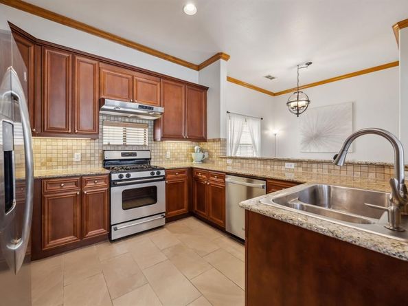 1012  Pavillion Street , Dallas Texas 75204