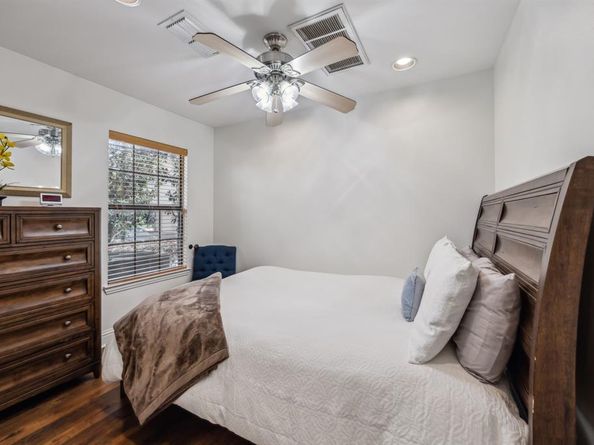 1012  Pavillion Street , Dallas Texas 75204