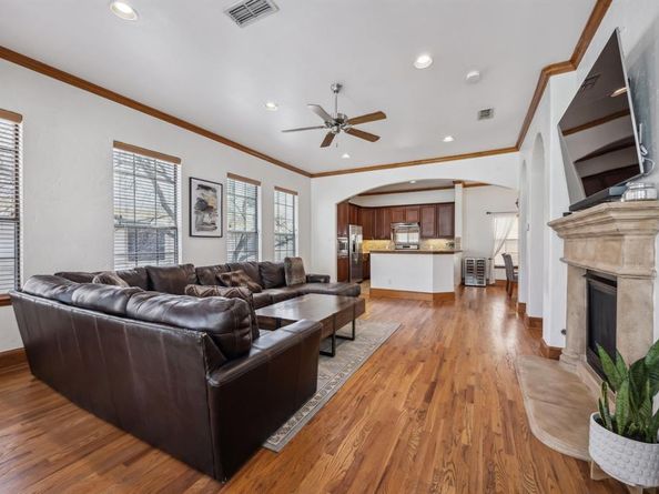 1012  Pavillion Street , Dallas Texas 75204