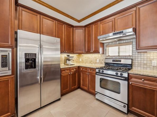 1012  Pavillion Street , Dallas Texas 75204