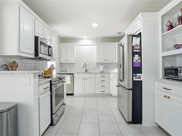 908  Darnell Avenue , Benbrook Texas 76126