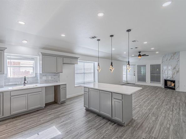 875  Grace Lane , Irving Texas 75061