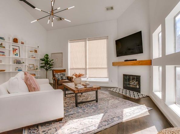 3828  San Jacinto Street , Dallas Texas 75204