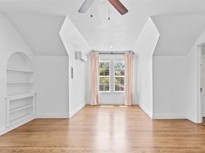 1902  Norfolk Avenue , Dallas Texas 75203