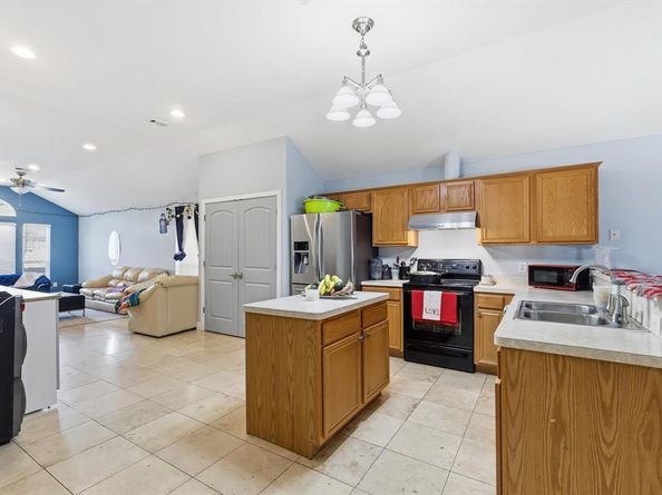 114  Drake Lane , Garland Texas 75043