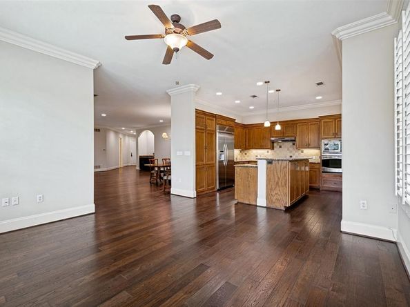 8505  Edgemere Road  202, Dallas Texas 75225