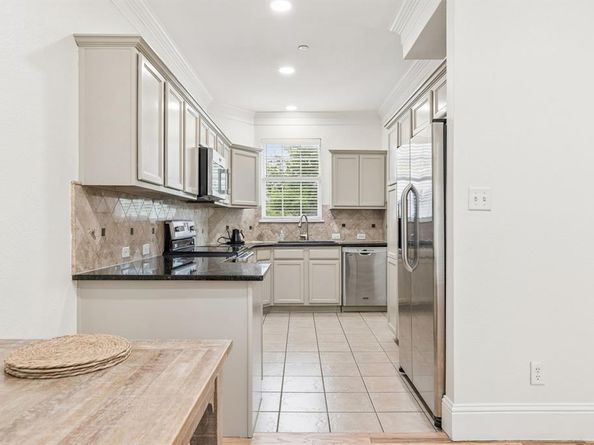 2117  Parkview  , Carrollton Texas 75006