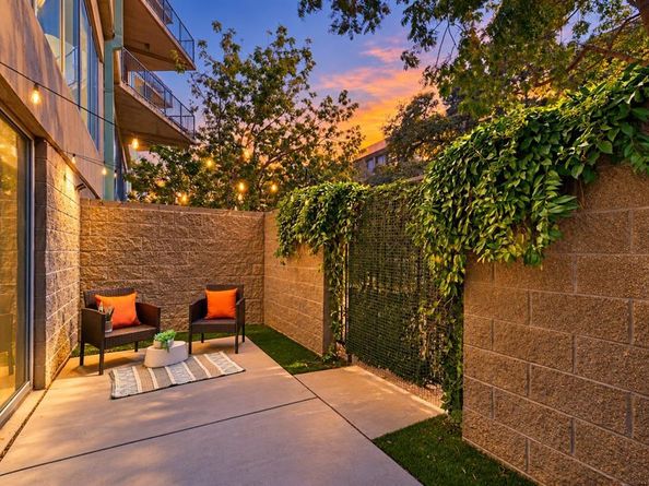 1001  Belleview Street  104, Dallas Texas 75215