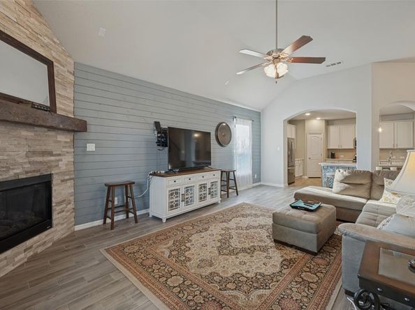 629  Wilmington Lane , Aubrey Texas 76227