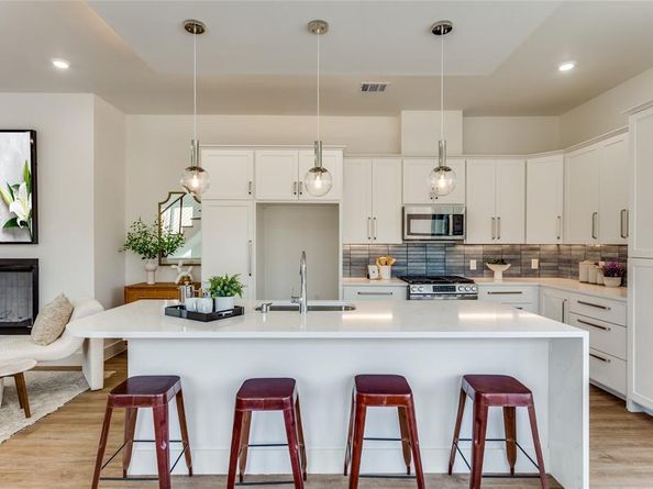 337  College Avenue , Fort Worth Texas 76104