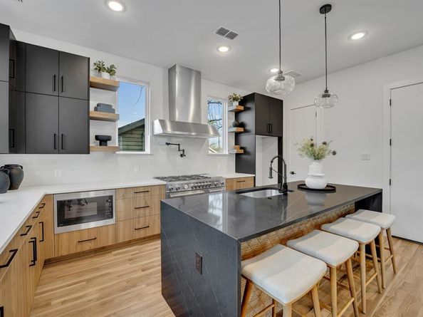 1512  Villars Street , Dallas Texas 75204