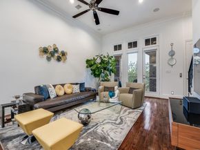 536 S Pearl Expressway , Dallas Texas 75201