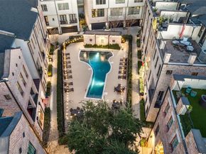 536 S Pearl Expressway , Dallas Texas 75201