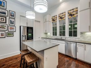 536 S Pearl Expressway , Dallas Texas 75201