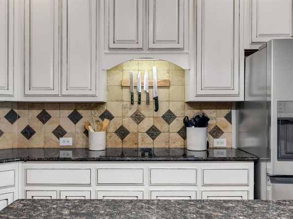 1229  Queen Peggy Lane , Lewisville Texas 75056