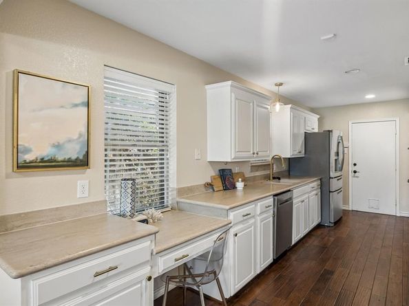 9734  Queenswood Lane , Dallas Texas 75238