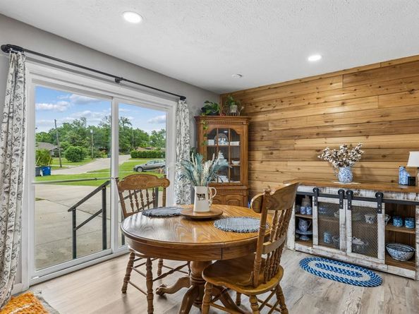 2306 W Five Mile Parkway , Dallas Texas 75224
