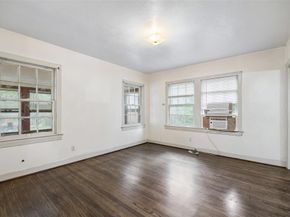 106 N Briscoe Boulevard , Dallas Texas 75211