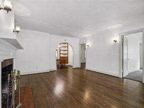 106 N Briscoe Boulevard , Dallas Texas 75211