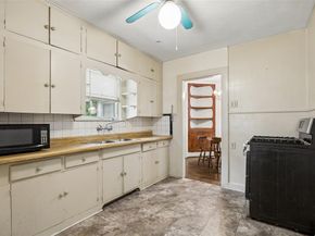 106 N Briscoe Boulevard , Dallas Texas 75211