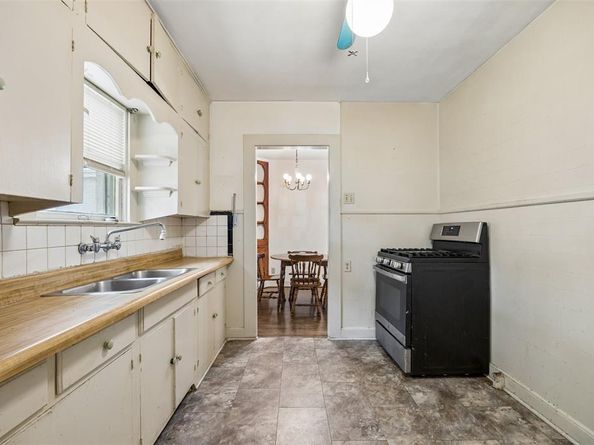 106 N Briscoe Boulevard , Dallas Texas 75211