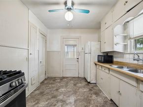 106 N Briscoe Boulevard , Dallas Texas 75211