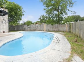 1709  Country Manor Road , Fort Worth Texas 76134
