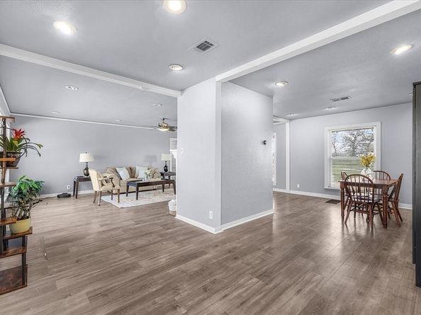 1313 W Sanford Street , Arlington Texas 76012