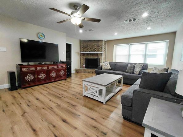 1418  Whiteoak Drive , Garland Texas 75040