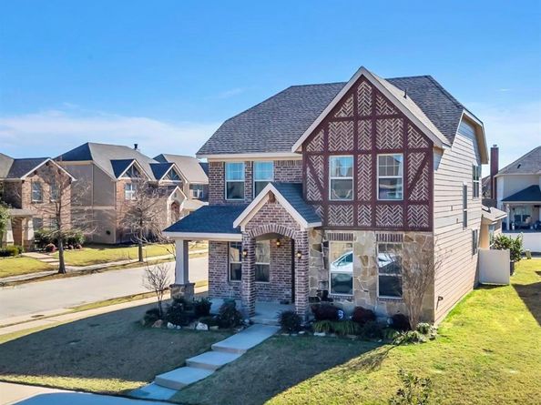 1044  Holly Anne Lane , Aubrey Texas 76227