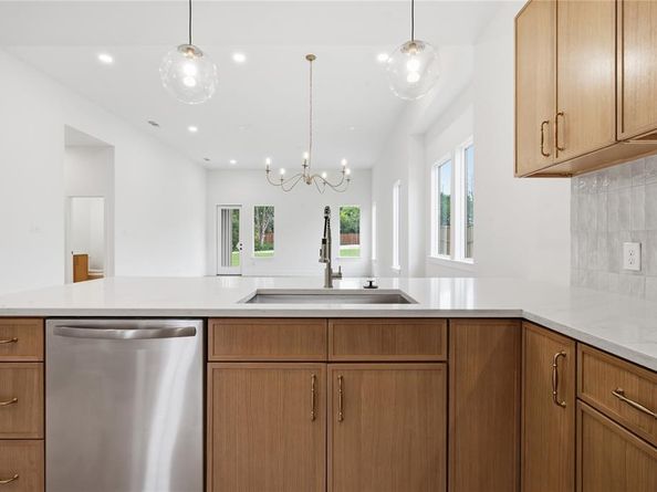 2622  Bainbridge Drive , Dallas Texas 75237