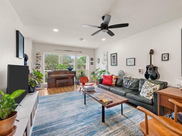 8852  Larchwood Drive , Dallas Texas 75238