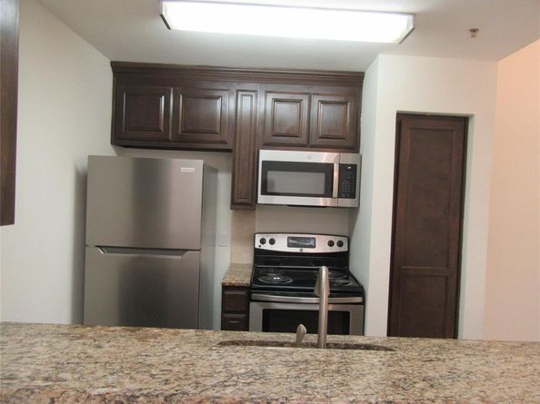 7522  Holly Hill Drive  18, Dallas Texas 75231