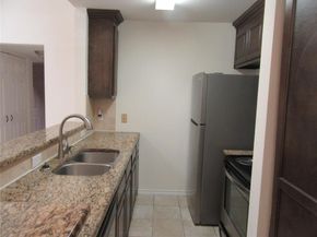 7522  Holly Hill Drive  18, Dallas Texas 75231