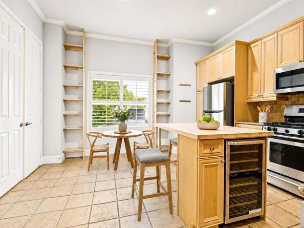 1430  Pecos Street , Dallas Texas 75204