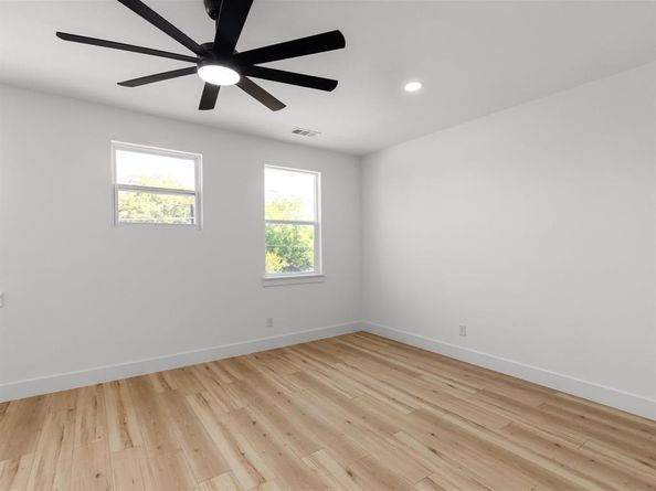 4237  Avenue H  , Fort Worth Texas 76105