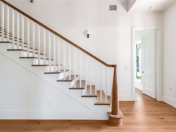 860  Edgefield Road , Fort Worth Texas 76107