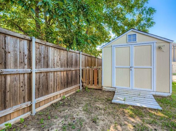 1306  Maplewood Drive , Lewisville Texas 75067