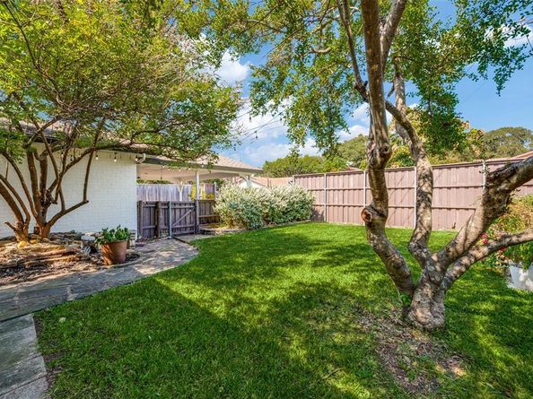 10927  Middle Knoll Drive , Dallas Texas 75238