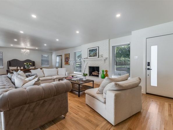 5837  Clendenin Avenue , Dallas Texas 75228