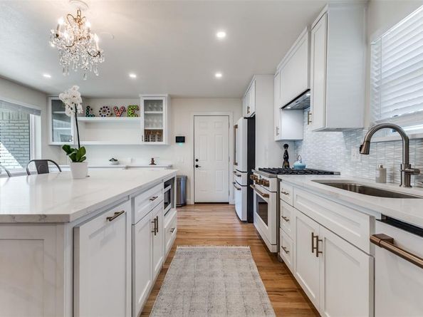 5837  Clendenin Avenue , Dallas Texas 75228