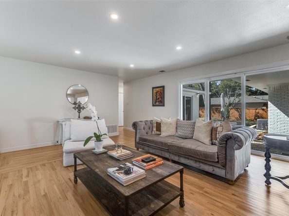 5837  Clendenin Avenue , Dallas Texas 75228