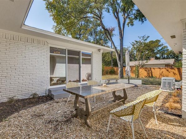 5837  Clendenin Avenue , Dallas Texas 75228