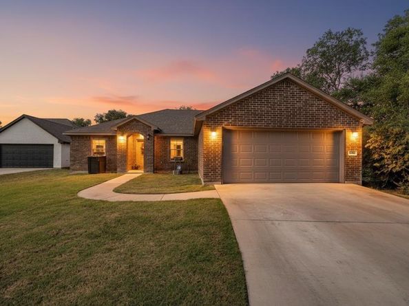 209  Shady Lane , Azle Texas 76020