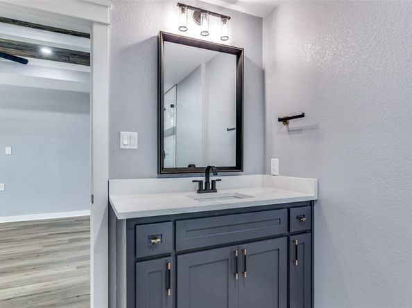 1423 E Davis Avenue , Fort Worth Texas 76104